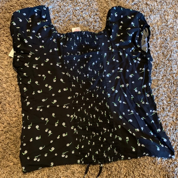 Women’s top - Picture 2 of 3